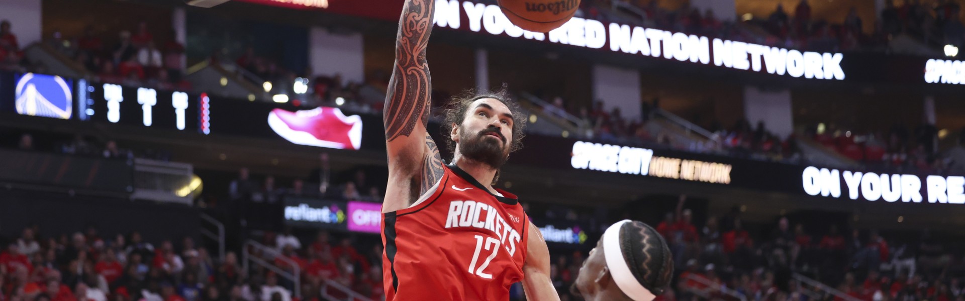 亚当斯：不认为自己是NBA最壮的人 裁判这么想导致我被撞了也不吹