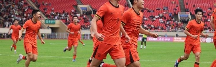 kaiyun-杨铭锐替补双响！轰吊射世界波，2战澳大利亚轰3球，媒体人狂赞